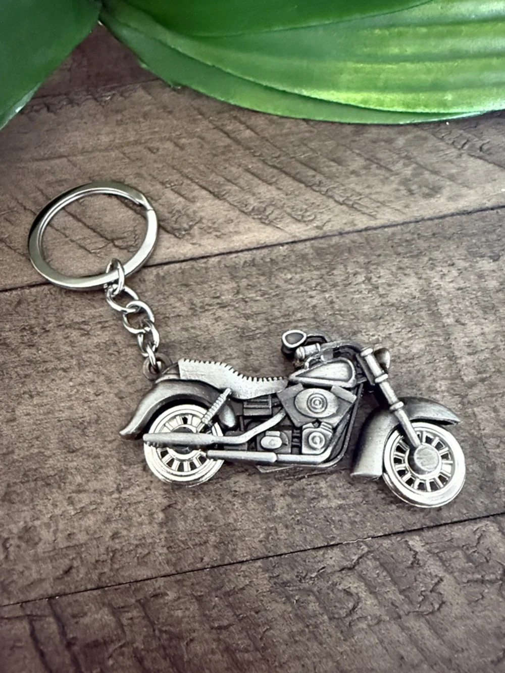 Vintage-Style Silver Tone Motorcycle Keychain - Men's Accessory